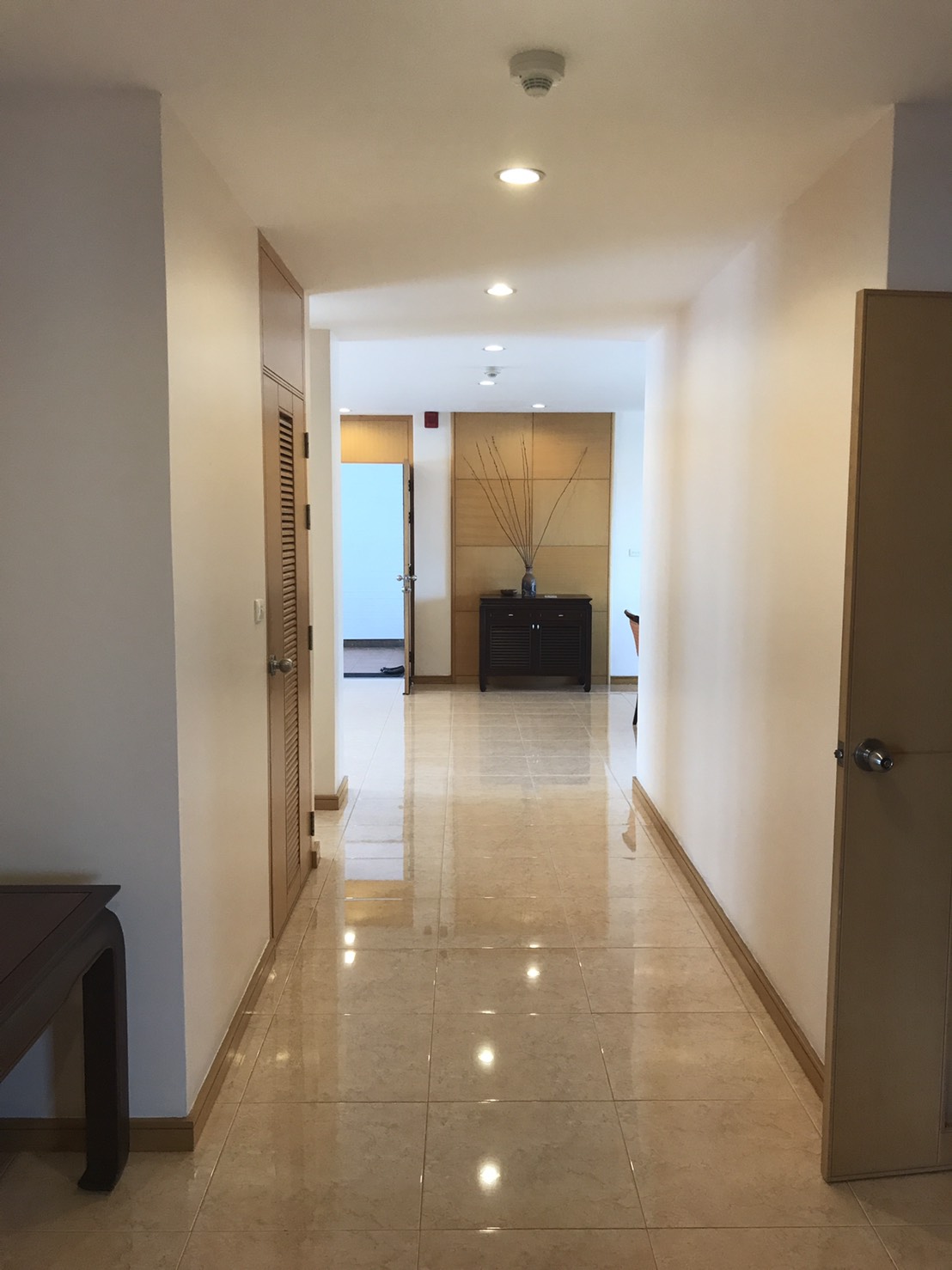 [PL-135] Esmeralda Apartments (เอสเมอรัลด้า อพาร์ทเม้นท์) : คอนโดมิเนียมให้เช่า เลี้ยงสัตว์ได้ 3 ห้องนอน ใกล้ลุมพินี คอนโดห้องสวย ราคาดี