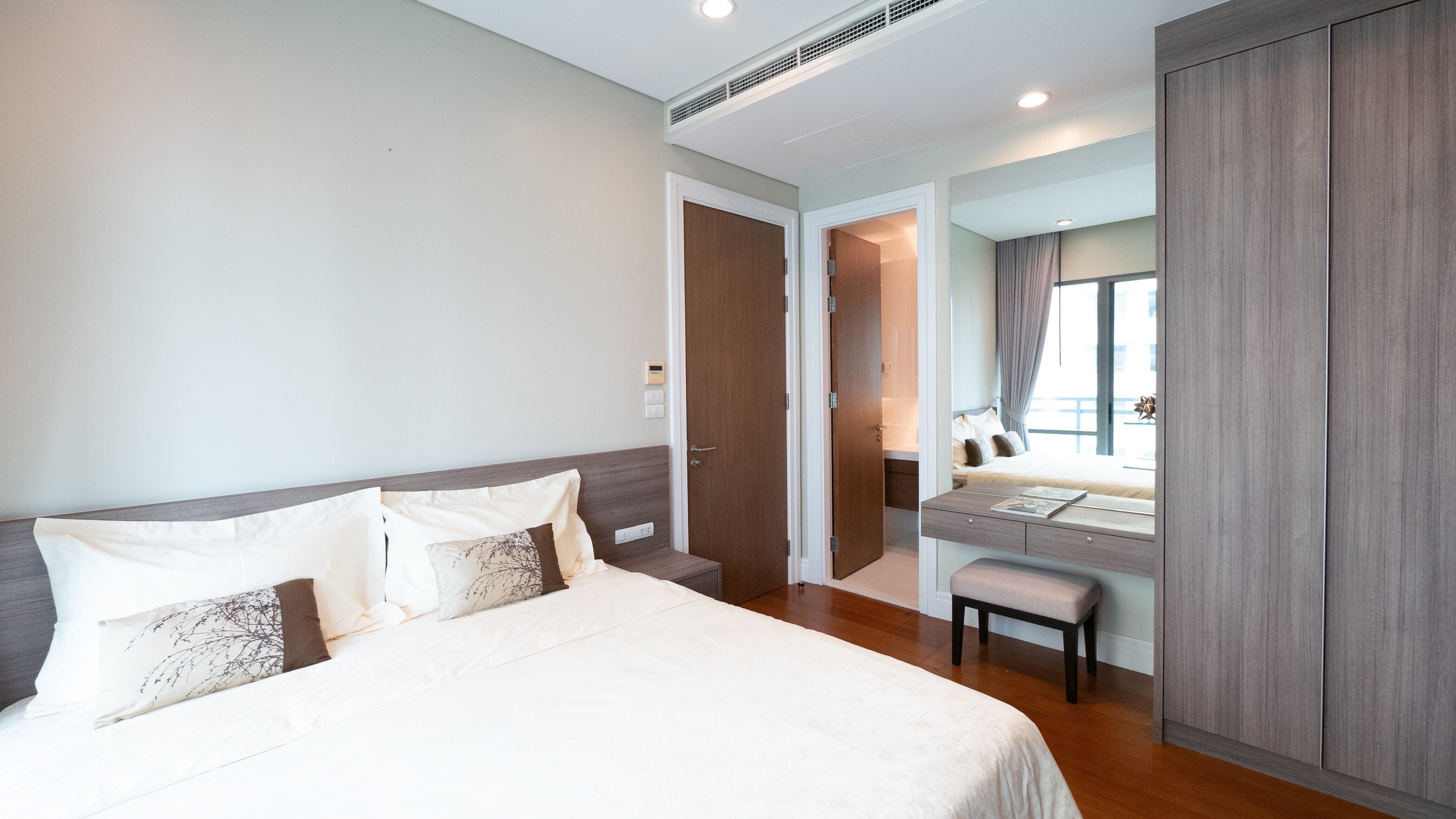 [SUP-1179] Bright Sukhumvit 24 (ไบร์ท สุขุมวิท 24) : คอนโดมิเนียมให้เช่า 2 ห้องนอน ใกล้พร้อมพงษ์ พร้อมเข้าอยู่ทันที นัดดูห้องได้เลย