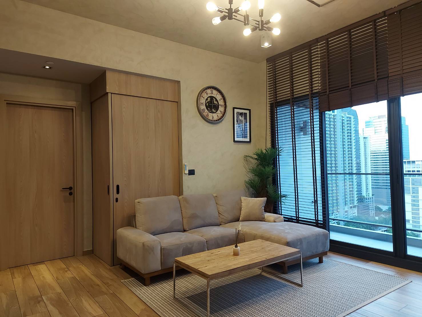 [RA-2585] The Lofts Asoke (เดอะ ลอฟท์ อโศก) : คอนโดมิเนียมให้เช่า 2 ห้องนอน ใกล้อโศก ดีลดี ราคาพิเศษสุดๆ