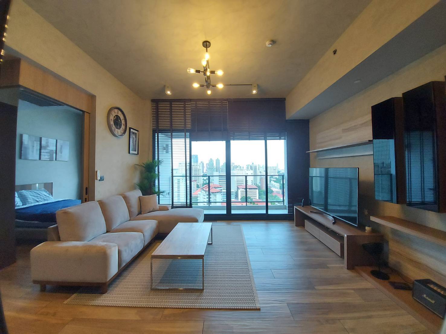 [RA-2585] The Lofts Asoke (เดอะ ลอฟท์ อโศก) : คอนโดมิเนียมให้เช่า 2 ห้องนอน ใกล้อโศก ดีลดี ราคาพิเศษสุดๆ
