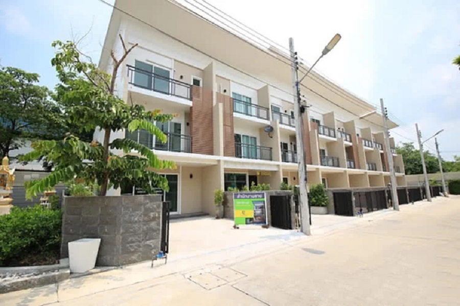 ดีลักซ์-ทาวน์-เลียบทางด่วน-รามอินทรา